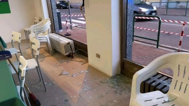 Spaccata vetrata sede Lega in Brianza Spaccata vetrata sede Lega in Brianza