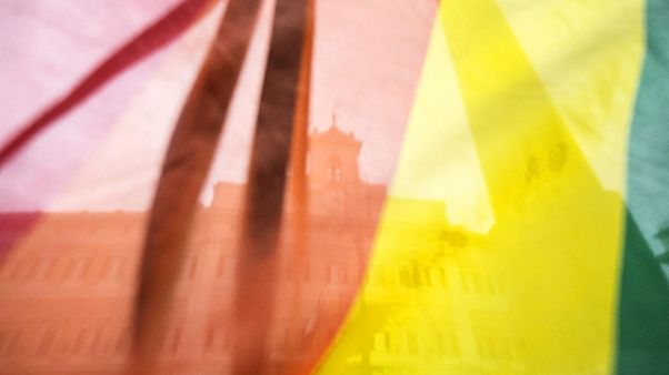 Gay segregata, indagata la madre Gay segregata, indagata la madre