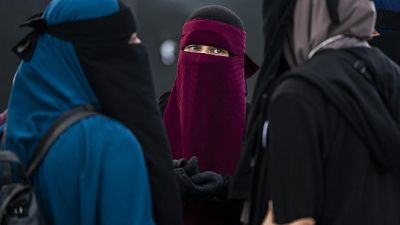 Lega: vietare niqab davanti alle scuole
