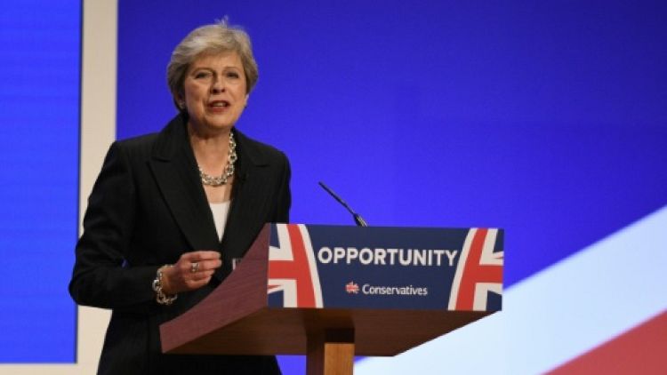 Face au Brexit, Theresa May appelle ses troupes à l'unité