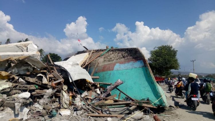 وكالة: ارتفاع عدد قتلى زلزال وتسونامي في سولاويسي الإندونيسية إلى 1407