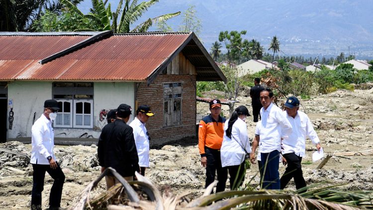 الرئيس الإندونيسي يقوم بزيارة ثانية لسولاويسي التي ضربها زلزال