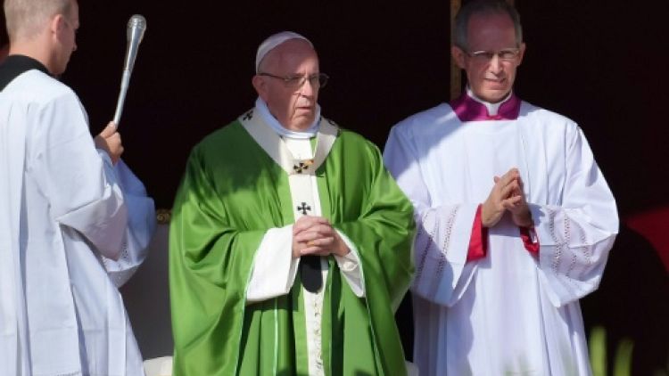 Le pape appelle à transformer une Eglise qui éloigne les jeunes 