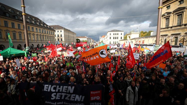 Far-right, opponents stage rival rallies on German unity day
