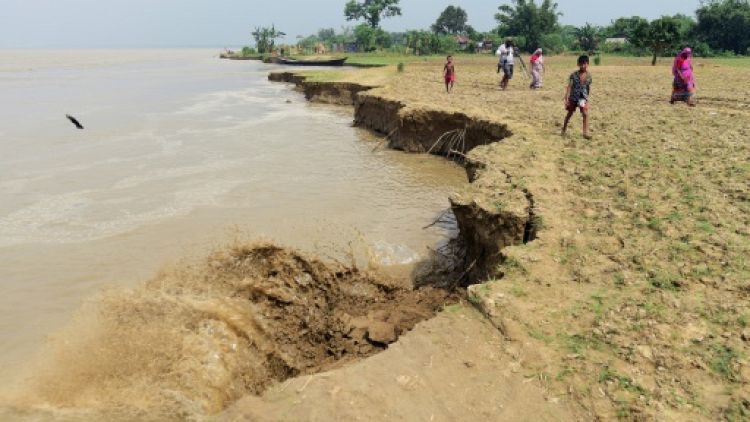 Au Bangladesh, les eaux avancent, les hommes reculent