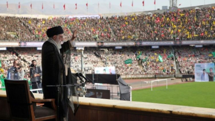 Khamenei promet de ne jamais "livrer l'Iran à l'ennemi"