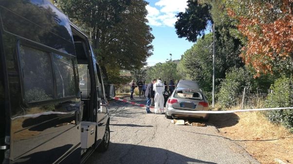 Cadavere incappucciato, morto dopo furto Cadavere incappucciato, morto dopo furto