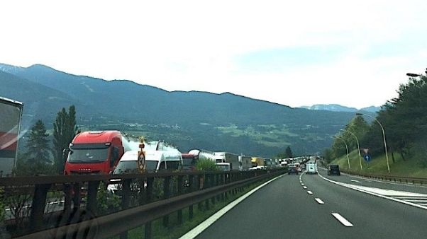 Brennero, 70 km tir dopo blocco Austria Brennero, 70 km tir dopo blocco Austria