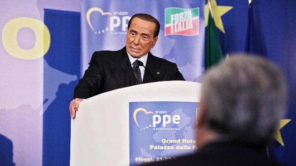 Cav non va a Sutri, Sgarbi lascia gruppo Cav non va a Sutri, Sgarbi lascia gruppo
