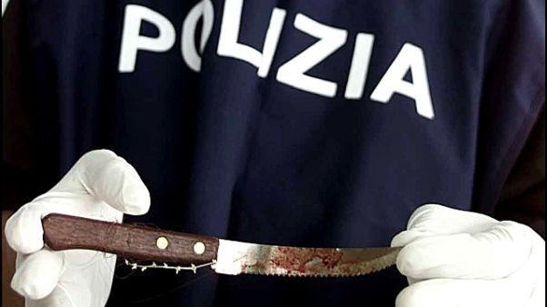 Accoltella per un rimprovero, arrestato Accoltella per un rimprovero, arrestato