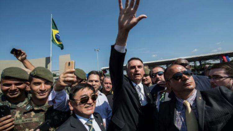Brésil: la candidature de Bolsonaro dopée par les réseaux sociaux