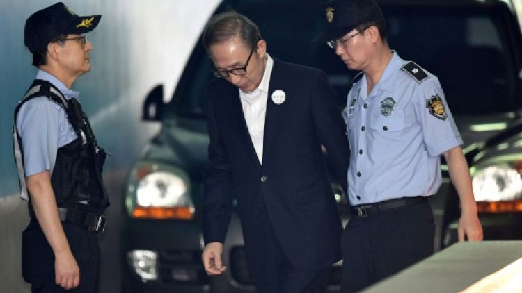 Corée du sud: l'ex-président Lee Myung-bak condamné à 15 ans de prison pour corruption
