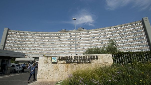 Caos traffico vicino ad ospedale di Roma Caos traffico vicino ad ospedale di Roma