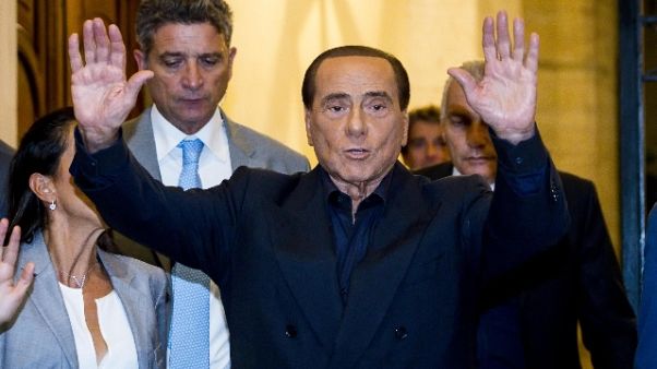 Berlusconi, reddito cittadinanza bufala Berlusconi, reddito cittadinanza bufala