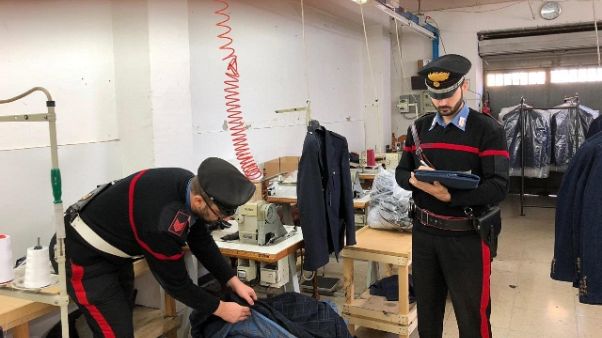 A lavoro 11 ore al giorno per 20 euro A lavoro 11 ore al giorno per 20 euro