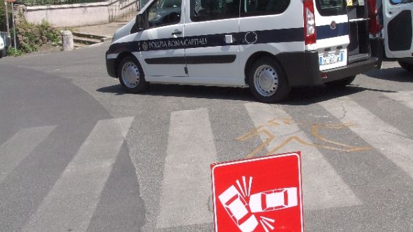 Roma:investito e ucciso da bus turistico Roma:investito e ucciso da bus turistico