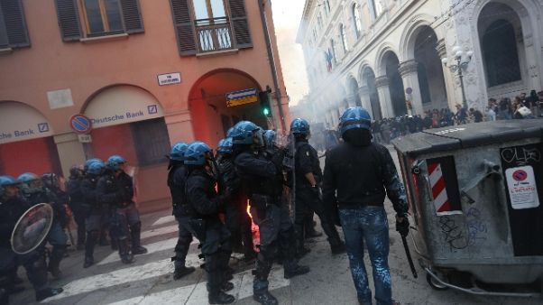 Presidio Fn, centro di Bologna blindato Presidio Fn, centro di Bologna blindato