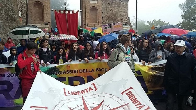 Perugia-Assisi partita sotto la pioggia