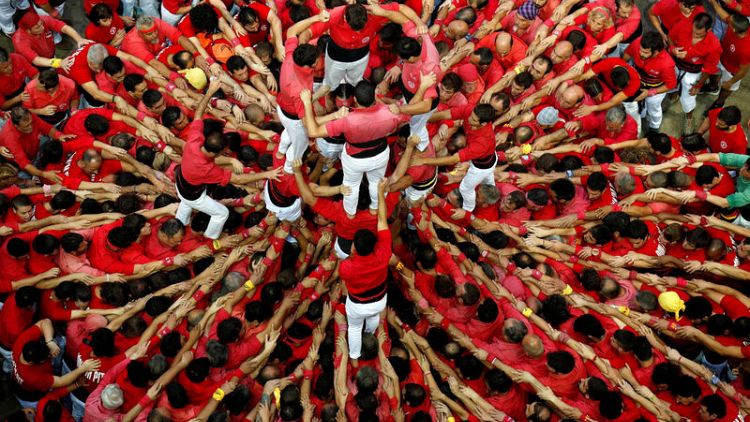 Human tower builders in Catalonia kick off with pro-independence protest