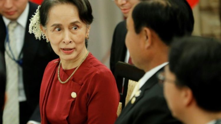 Rohingyas: Suu Kyi promet la "transparence" et cherche des investisseurs