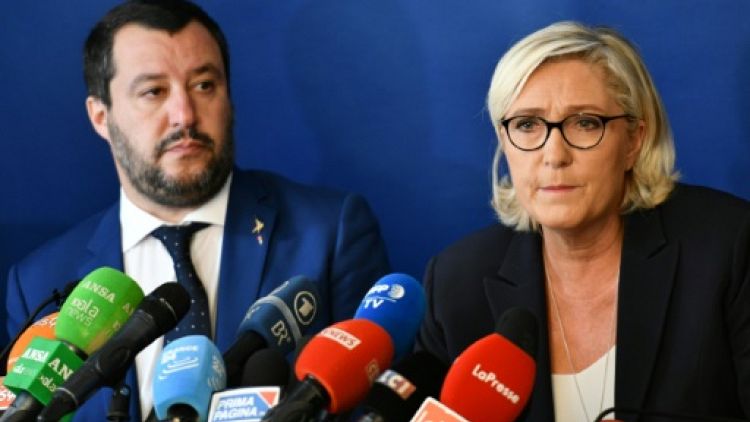 Marine Le Pen prend ses distances avec Steve Bannon