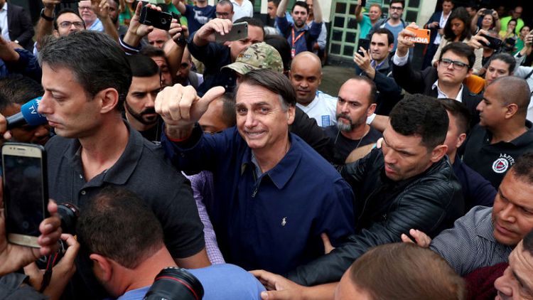 المرشح اليميني لرئاسة البرازيل يرفض تخفيف حدة خطابه بعد تصدر الجولة الأولى