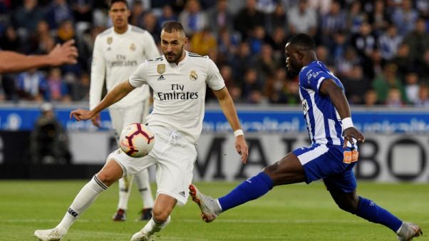 بنزيمة مهاجم ريال مدريد يعاني من إصابة في عضلات الفخذ الخلفية بنزيمة مهاجم ريال مدريد يعاني من إصابة في عضلات الفخذ الخلفية