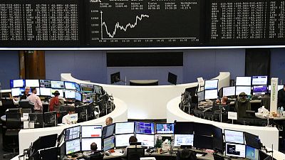 Oil stocks and banks help European shares steady above six-month low