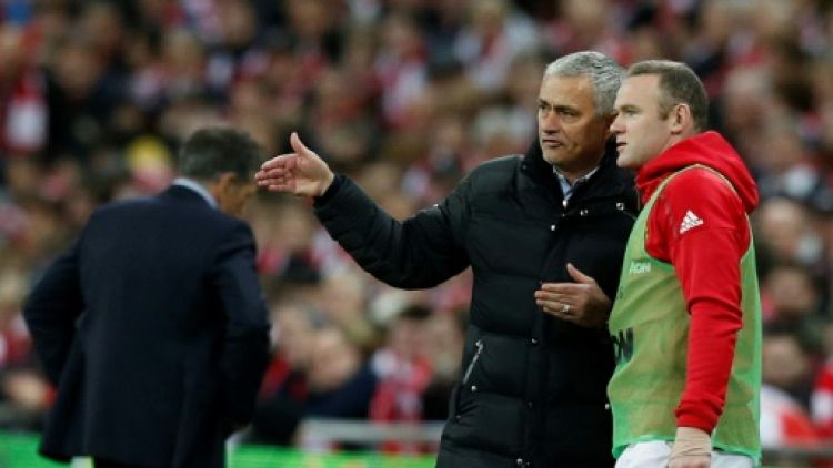 Angleterre - Manchester United: "Les joueurs doivent relever la tête", dit Rooney