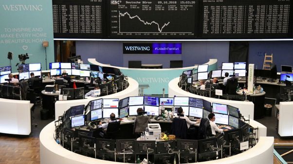 أسهم أوروبا تتراجع مع هيمنة الضبابية وخسائر للمنتجات الفاخرة أسهم أوروبا تتراجع مع هيمنة الضبابية وخسائر للمنتجات الفاخرة