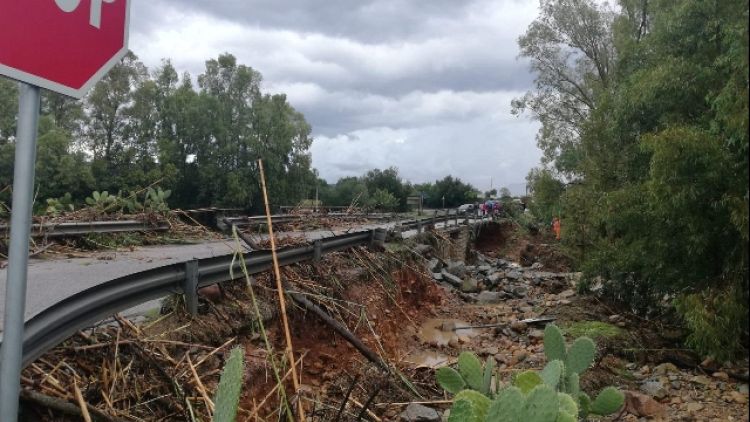 Crolla muro campo sportivo in Ogliastra