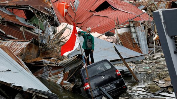 Search for victims of Indonesia disaster extended; three dead in Java quake Search for victims of Indonesia disaster extended; three dead in Java quake