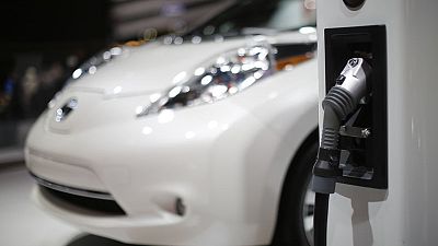 UK to cut hybrid car subsidies