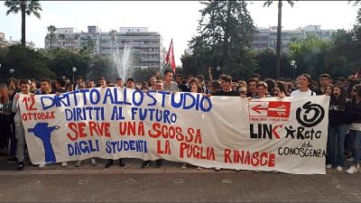 Scuola: corteo a Bari contro Governo