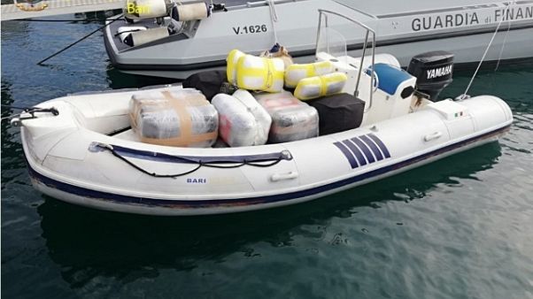 Droga:3 quintali marijuana su gommone Droga:3 quintali marijuana su gommone