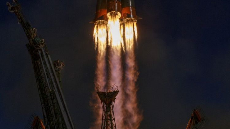 تاس: روسيا تنوي المضي في رحلة فضاء مأهولة مقررة في ديسمبر