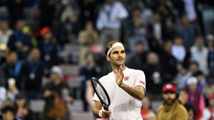 Tennis: Federer revivifié file en demies à Shanghaï