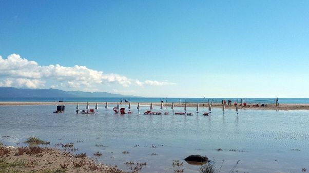 Maltempo, sott'acqua spiaggia del Poetto Maltempo, sott'acqua spiaggia del Poetto