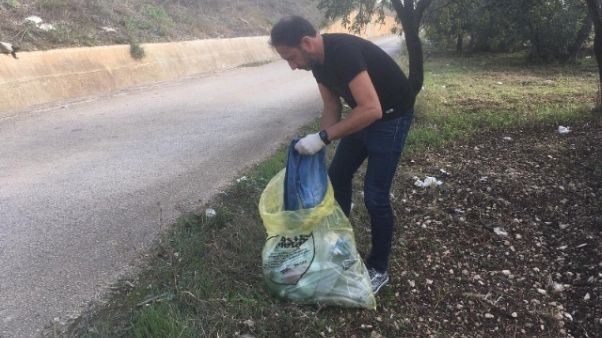 Abbandona rifiuti, glieli portano a casa Abbandona rifiuti, glieli portano a casa