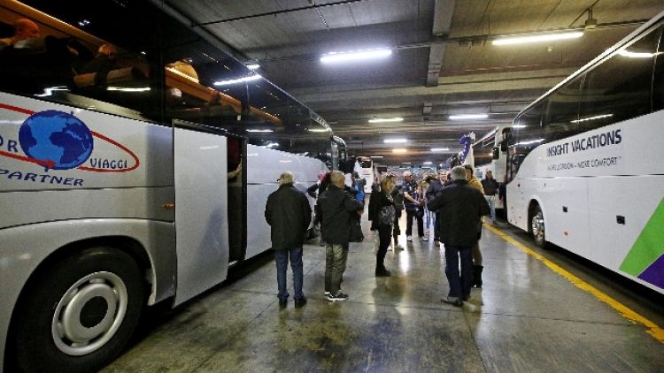 Dal 2019 centro Roma senza bus turistici