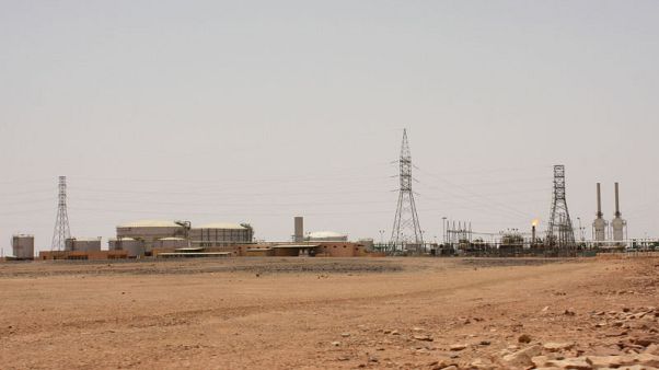 محتجون في 3 حقول نفطية في ليبيا يطالبون بزيادات في الأجور وتحسين ظروف العمل محتجون في 3 حقول نفطية في ليبيا يطالبون بزيادات في الأجور وتحسين ظروف العمل