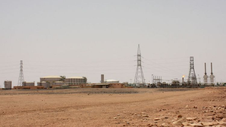 محتجون في 3 حقول نفطية في ليبيا يطالبون بزيادات في الأجور وتحسين ظروف العمل