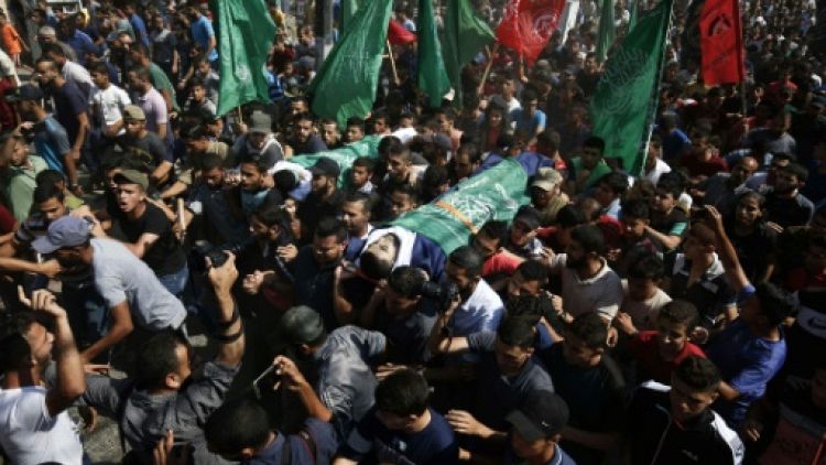 Des milliers de personnes aux funérailles à Gaza de sept Palestiniens tués