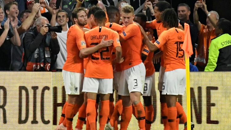 ديباي يتألق في انتصار هولندا على ألمانيا والضغط يزيد على لوف