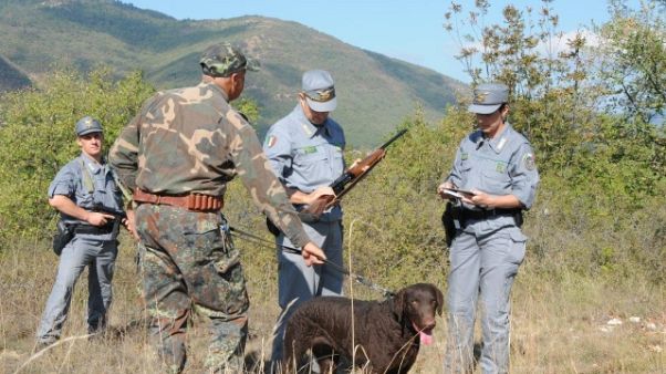 Caccia: spara per sbaglio a nipote,grave Caccia: spara per sbaglio a nipote,grave