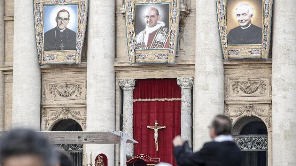 Papa, Montini santo, lasciamo ricchezze Papa, Montini santo, lasciamo ricchezze