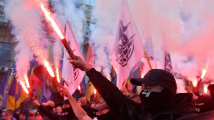 Ukraine: des milliers de nationalistes défilent à Kiev