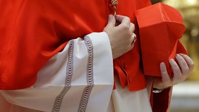 Presto papà, vescovo sospende sacerdote