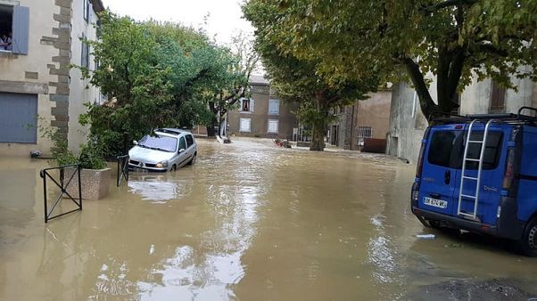 السيول تقتل 10 على الأقل بجنوب فرنسا السيول تقتل 10 على الأقل بجنوب فرنسا