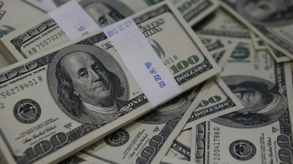 الدولار يهبط بعد تسجيل مبيعات تجزئة دون التوقعات في أمريكا الدولار يهبط بعد تسجيل مبيعات تجزئة دون التوقعات في أمريكا